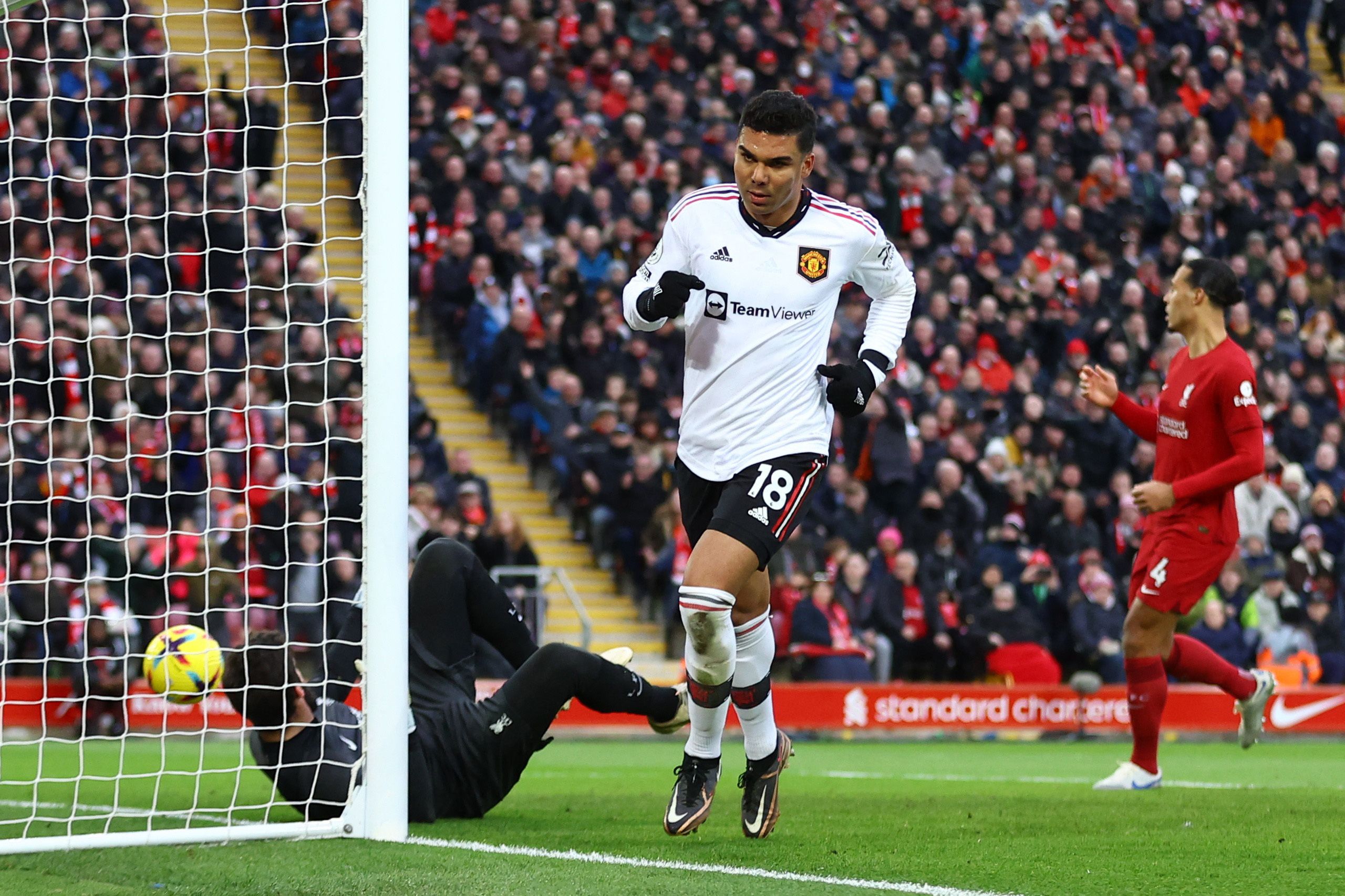 Jamie Carragher Slams Man Utd S Casemiro S Performance Vs Liverpool