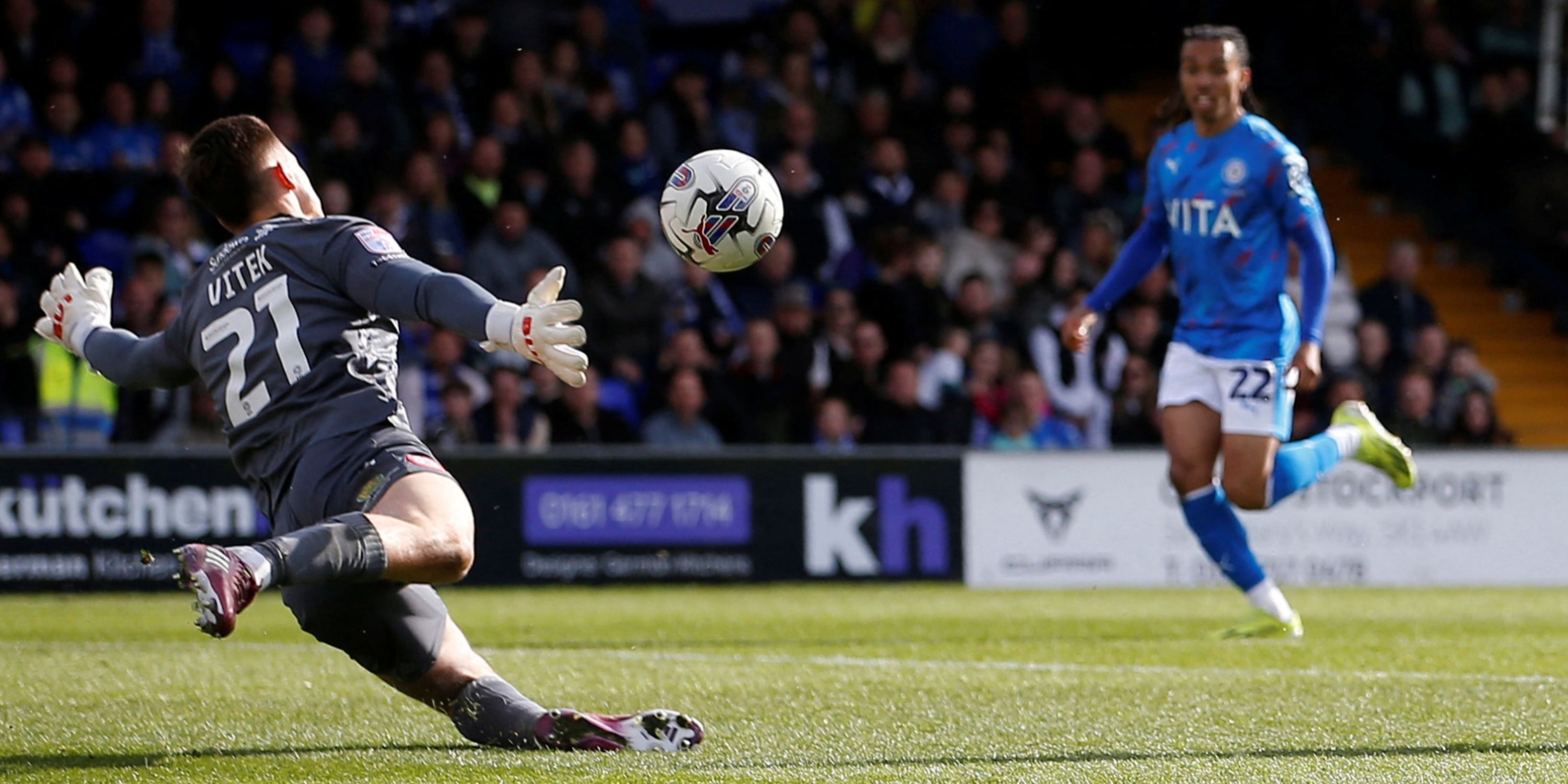 Who Is Manchester United S Goalkeeping Sensation Radek Vitek