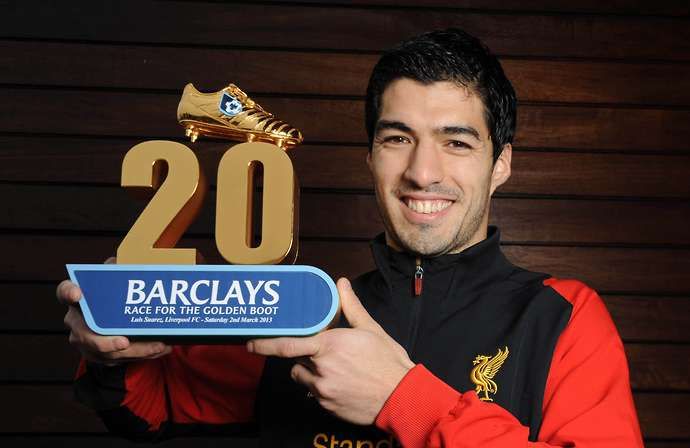 Suarez collects an award with Liverpool