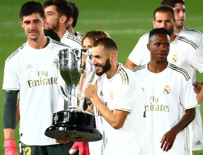 Benzema with the La Liga trophy