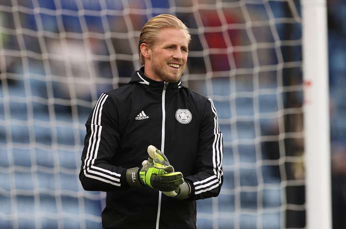 Schmeichel could offer United good experience