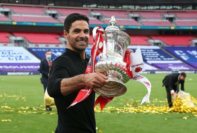 Mikel Arteta with the FA Cup
