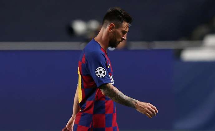 Messi trudges off