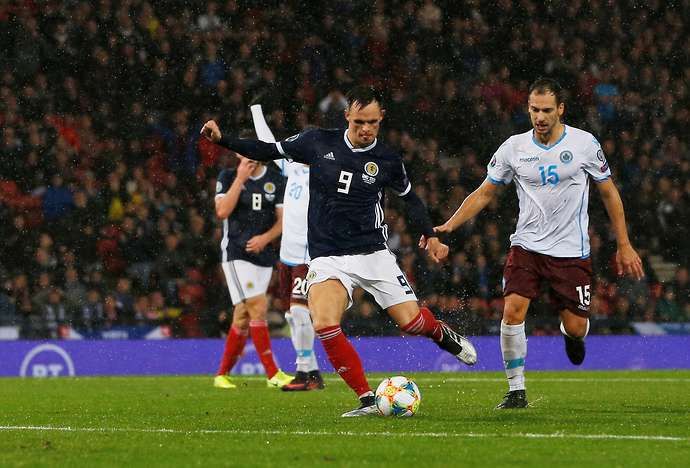 Lawrence Shankland playing for Scotland