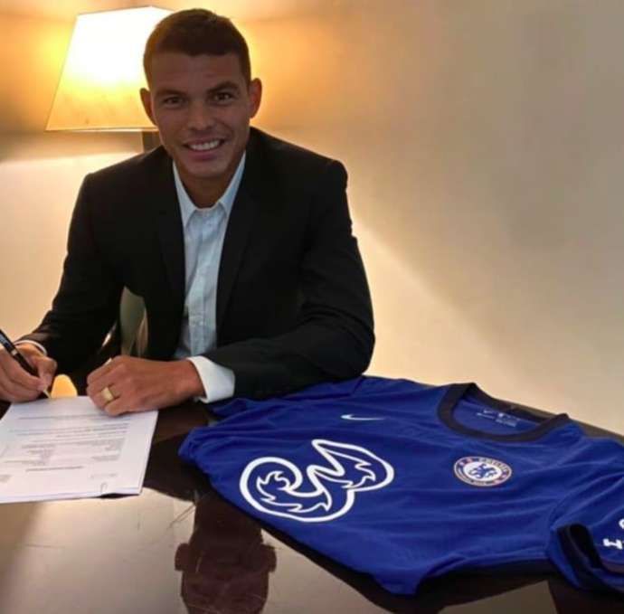 Thiago Silva signs for Chelsea