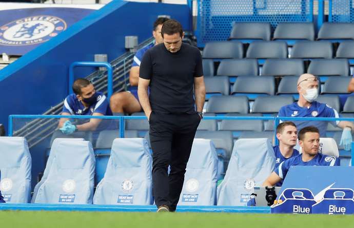 Chelsea manager Frank Lampard looks dejected
