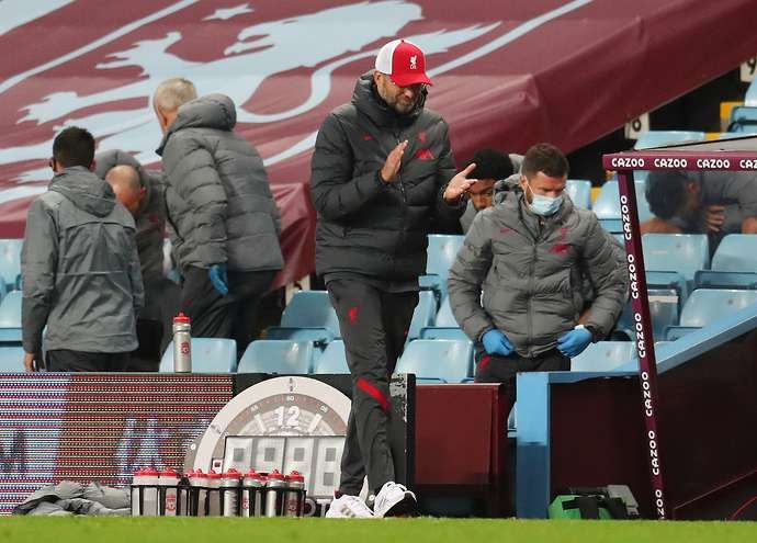 Jurgen Klopp claps as Liverpool lose to Aston Villa