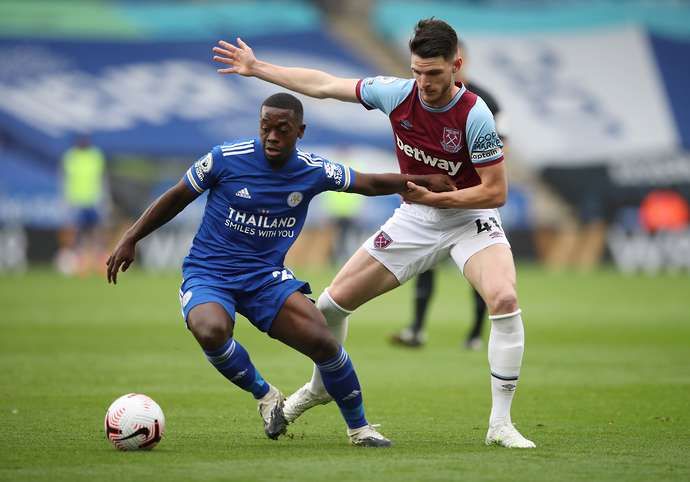 Declan Rice challenges for the ball against Leicester