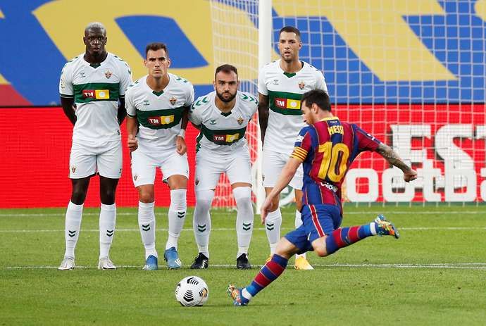 Lionel Messi free-kick versus Elche