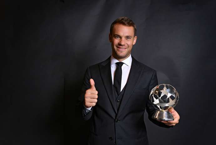 Manuel Neuer wins an award