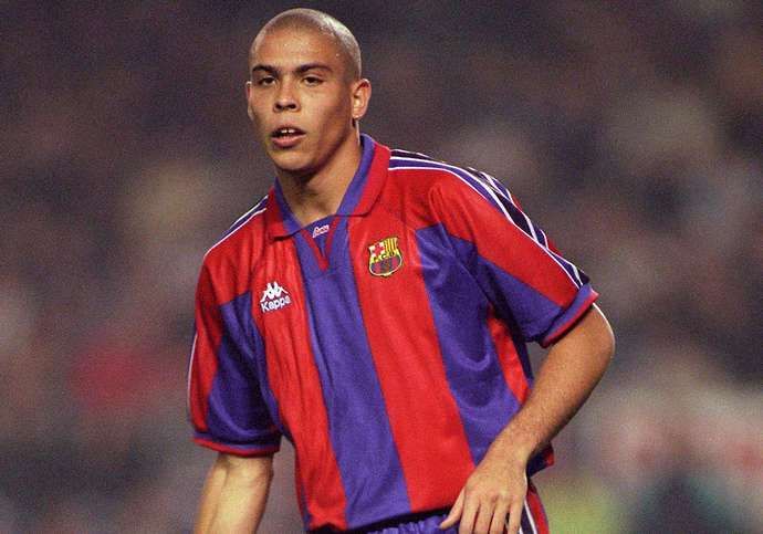Ronaldo Nazario playing for Barcelona