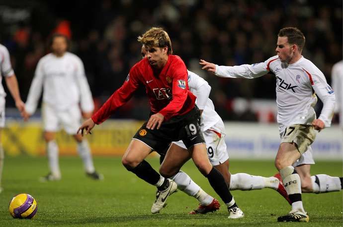Gerard Pique in action for Manchester United