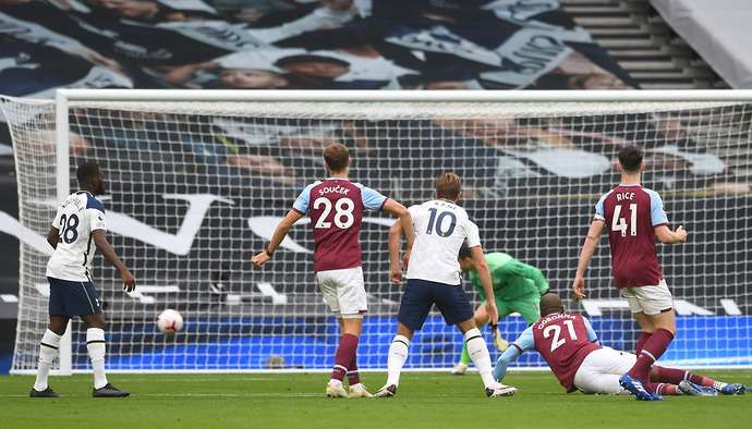 Kane's first goal vs West Ham
