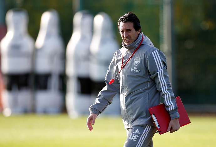 Emery in Arsenal training
