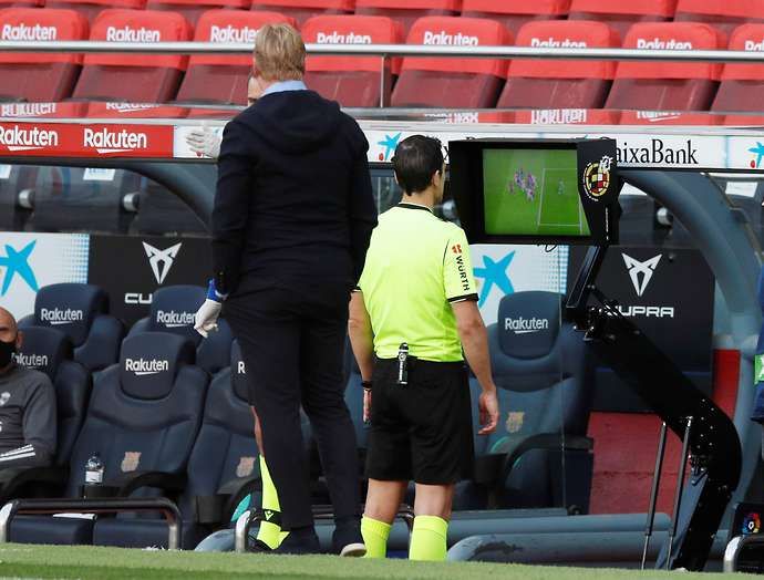 Real Madrid were given a penalty vs Barcelona after VAR was consulted 