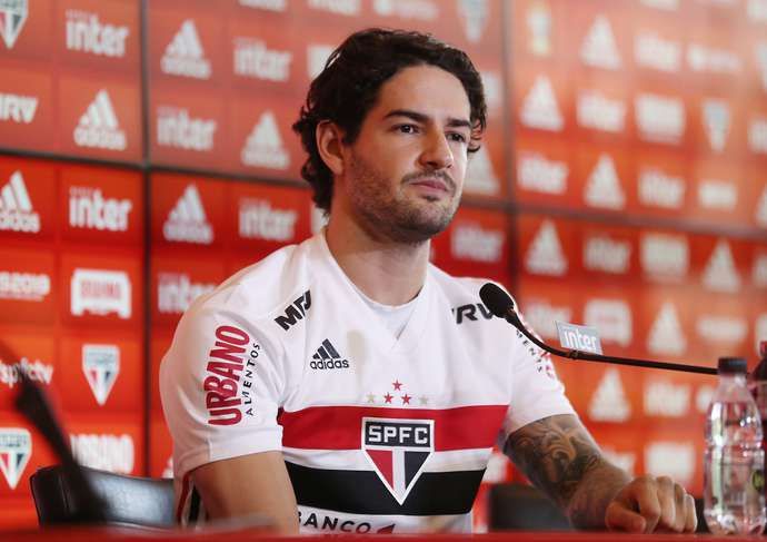 Alexandre Pato signs for Sao Paulo