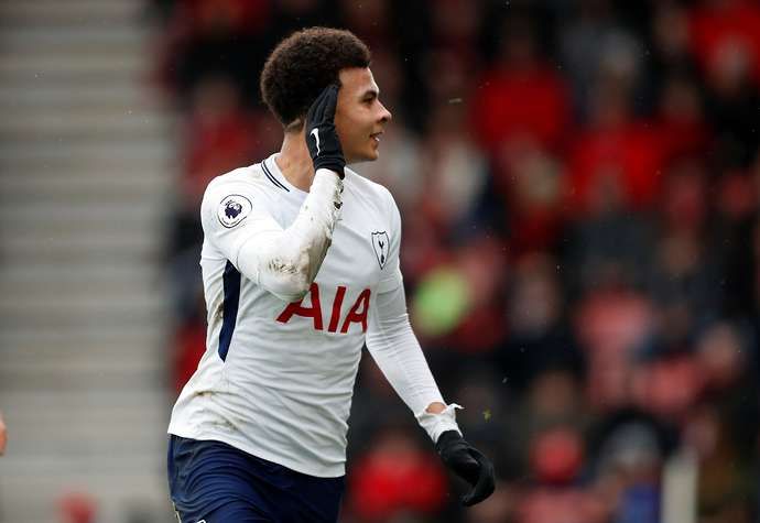 Dele Alli playing for Spurs in 2018
