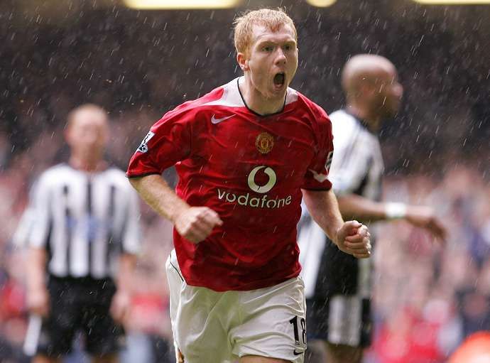 Paul Scholes in action for Man United