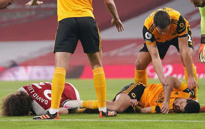 David Luiz and Raul Jimenez head clash injury