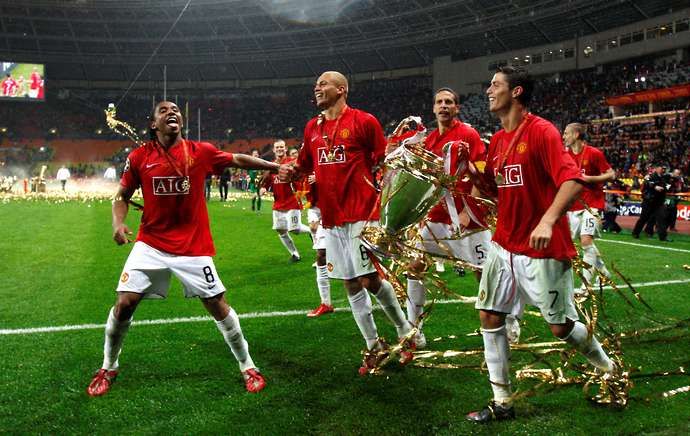 United players with the CL trophy