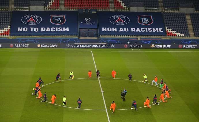 Paris Saint-Germain vs İstanbul Başakşehir taking the knee