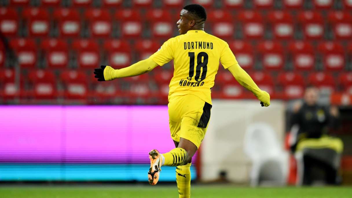 Youssoufa Moukoko in action for Dortmund