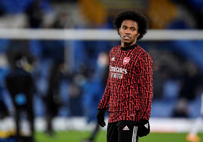Willian warms up