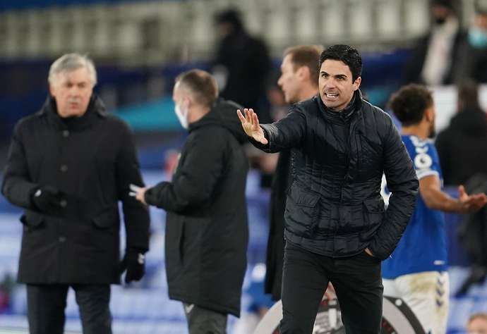 Arsenal manager Mikel Arteta on the touchline at Goodison Park