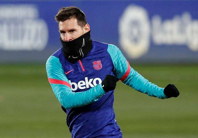 Messi warms up
