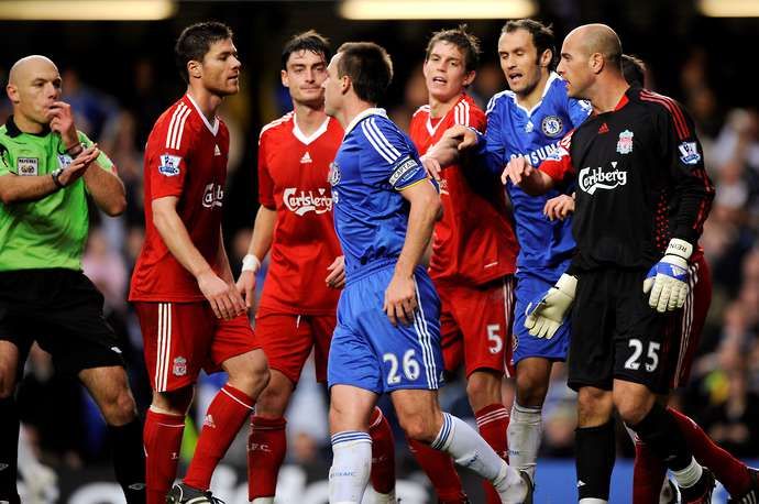 Liverpool and Chelsea players arguing