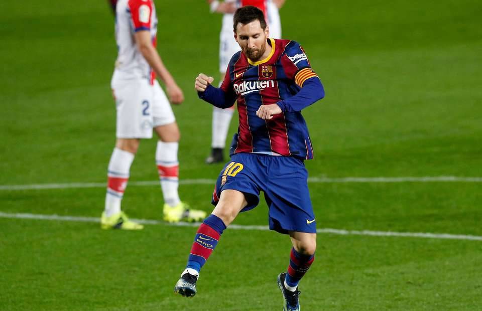 Lionel Messi scores 25-yard screamer for Barcelona vs Alaves in record ...