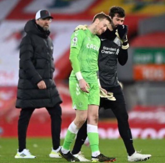 Alisson Becker and Jordan Pickford after the Merseyside Derby
