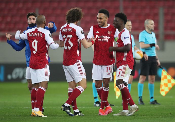 Arsenal players celebrate after beating Benfica