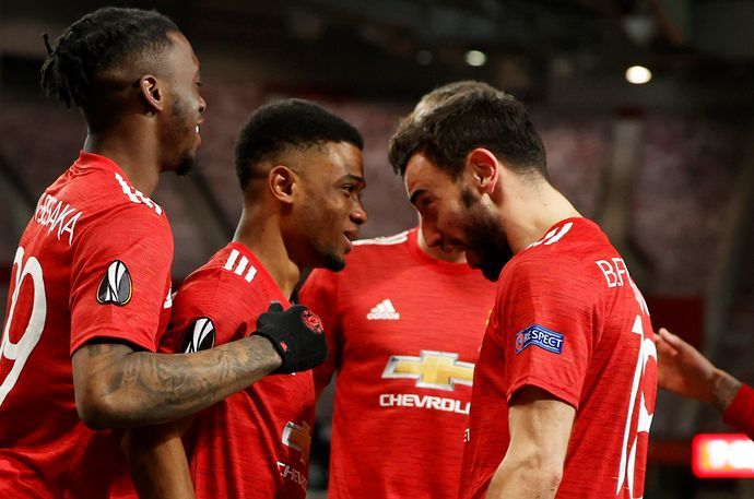 Amad Diallo and Bruno Fernandes celebrate in Man United vs AC Milan