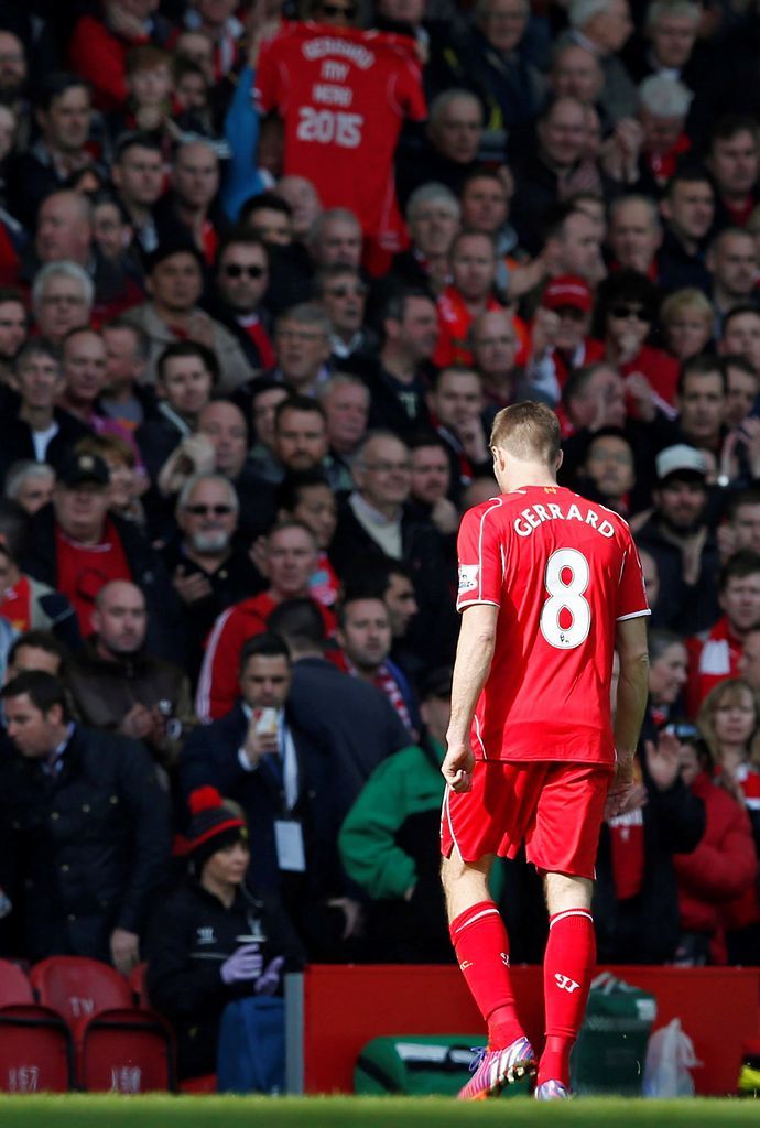 Steven Gerrard is sent off for Liverpool vs Man United