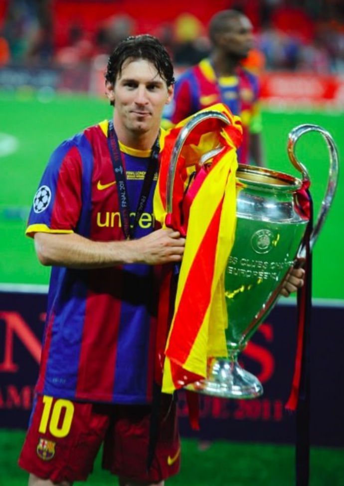 Lionel Messi with the CL trophy