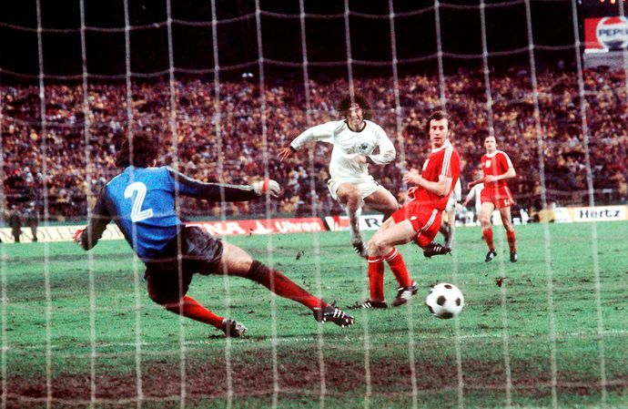 Gerd Muller scores for West Germany vs Poland