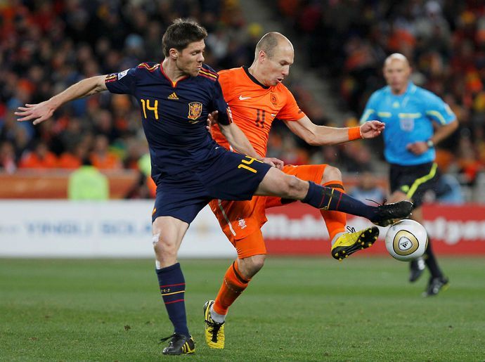 Xabi Alonso and Arjen Robben in 2010 World Cup final