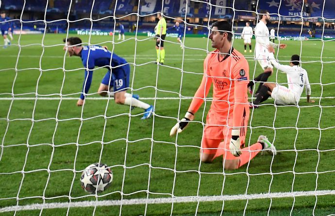Mason Mount celebrates in Chelsea vs Real Madrid