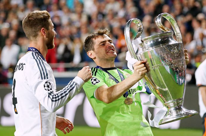 Casillas with the CL trophy