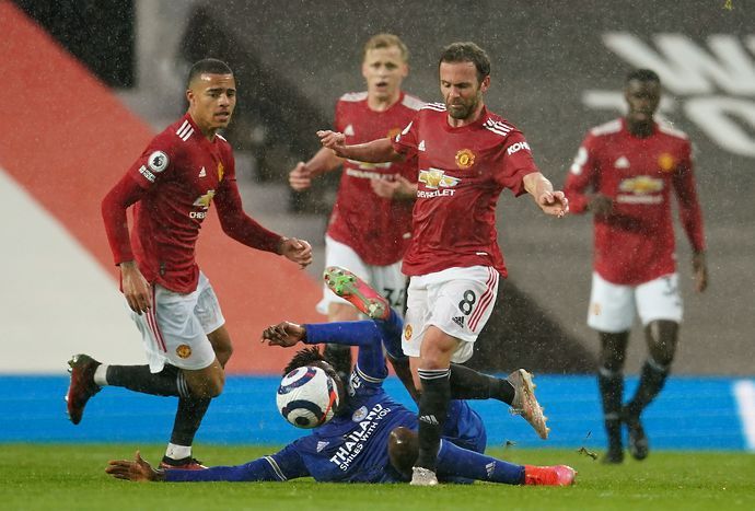 Manchester United players in action vs Leicester