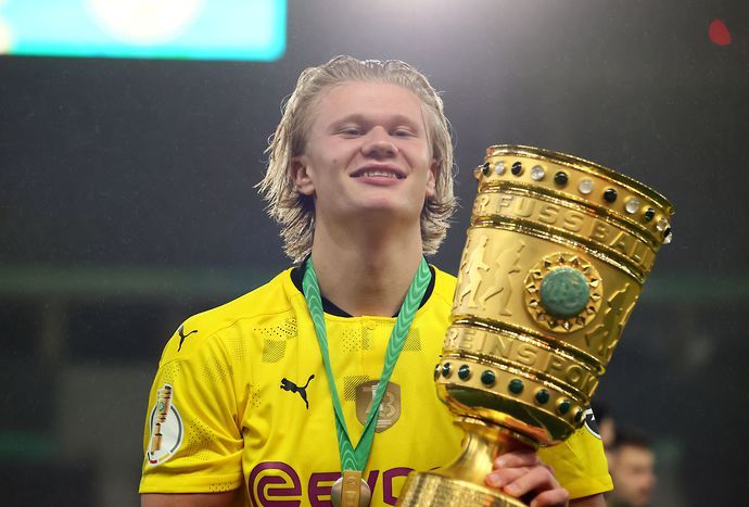 Erling Haaland celebrates DFB-Pokal victory