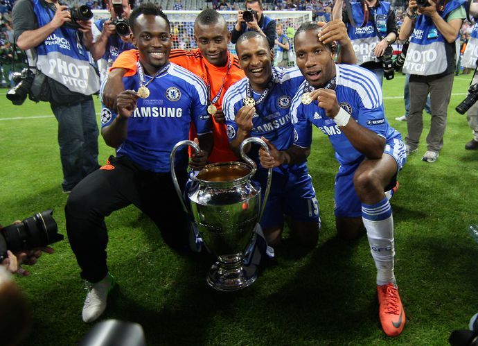 Drogba and teammates with the CL trophy