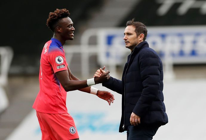 Lampard and Abraham shake hands at Chelsea