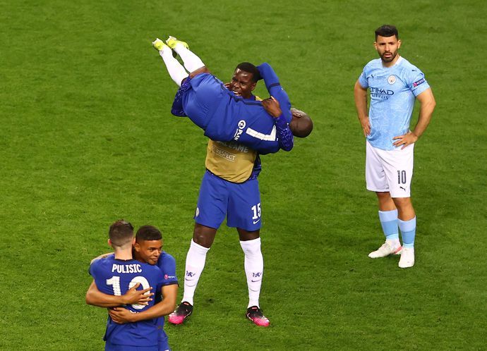 Kurt Zouma carries N'Golo Kante after Chelsea 1-0 Man City