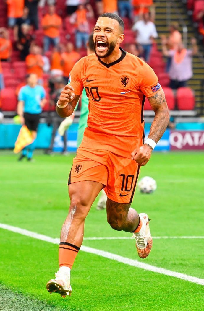 Memphis Depay in action for Netherlands vs Austria