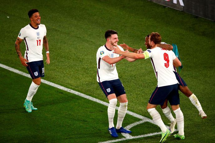 Harry Kane and Declan Rice celebrate in England 4-0 Ukraine