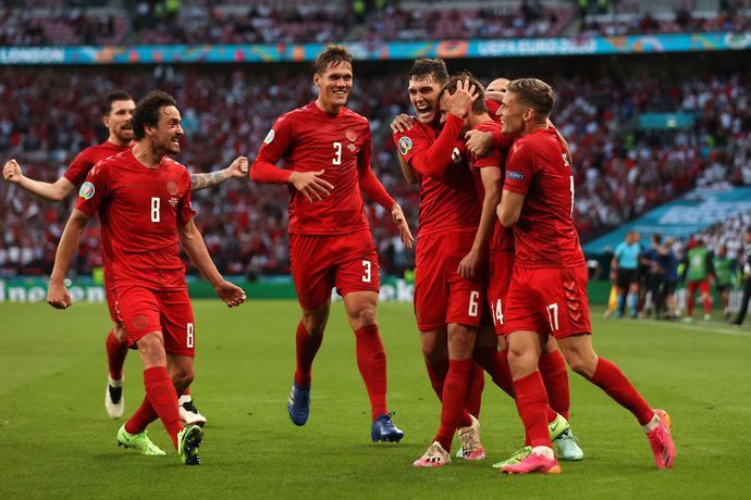 Denmark celebrate Mikkel Damsgaard's goal vs England