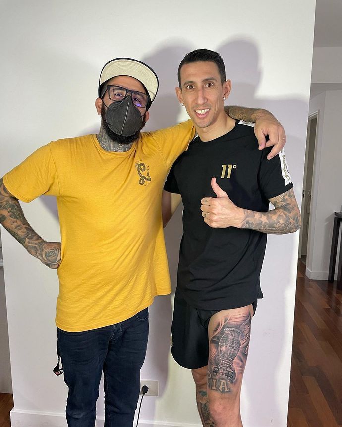 Angel Di Maria poses for a photo with Ezequiel Viapiano