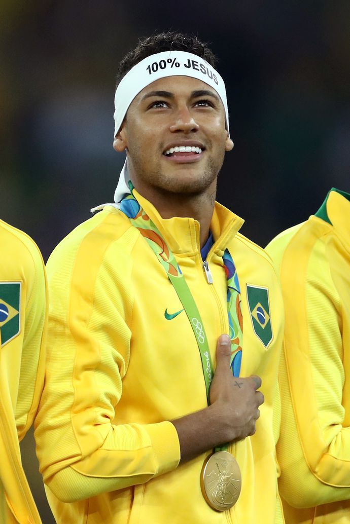 Neymar with his gold medal